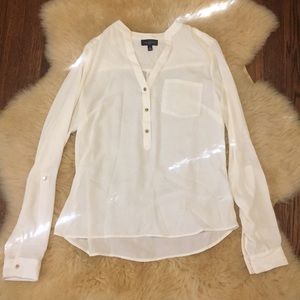 V-cut top with gold button details